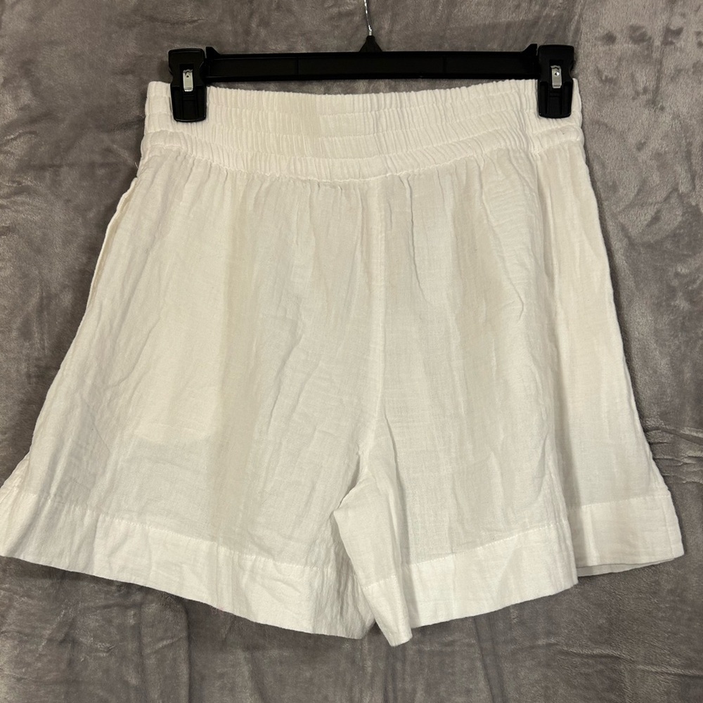 NWT Women’s Calla Swim Shorts Coverup with Pockets white size Small